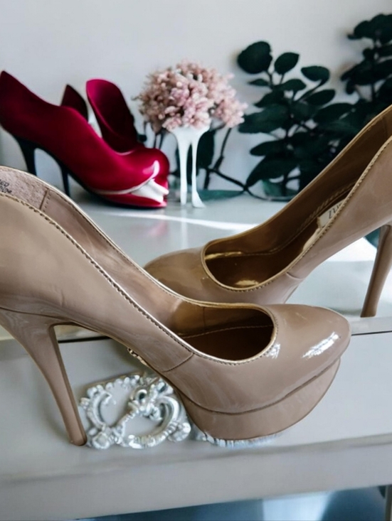 Jennifer Lopez Shoes - JLO Jennifer Lopez Nude Patent Leather Platform Pumps - Gold Sole Size 7
